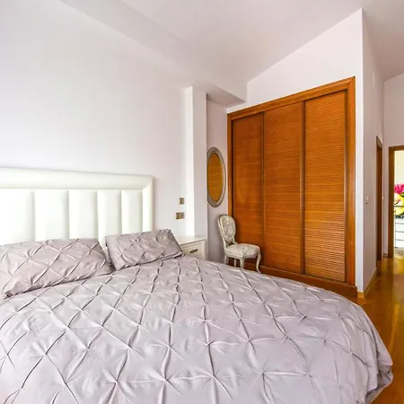 Bordones Sleeps 8 With Pool And Wifi Bordons